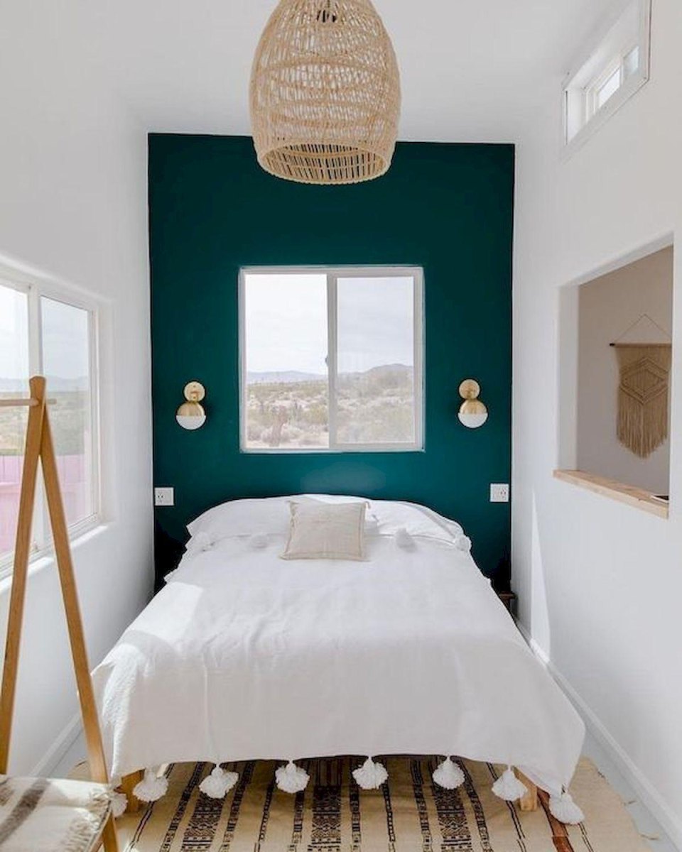Akzentwand hinter Bett im Schlafzimmer