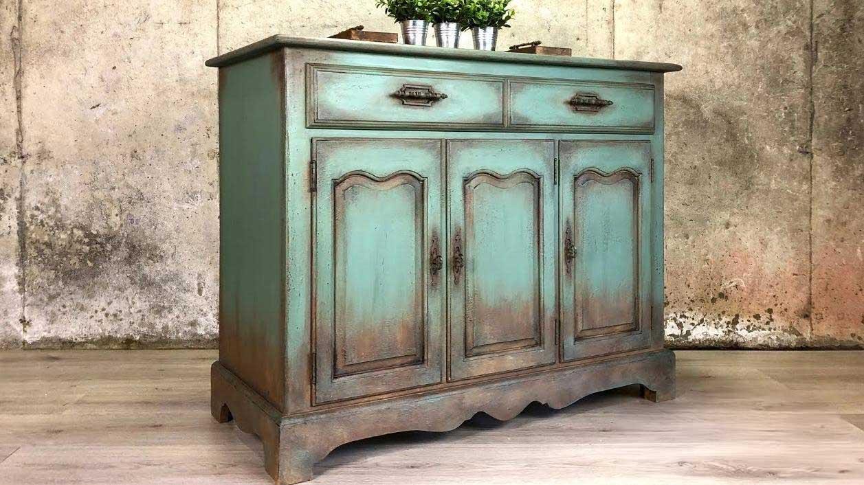 Altes Sideboard mit Patina Effekt