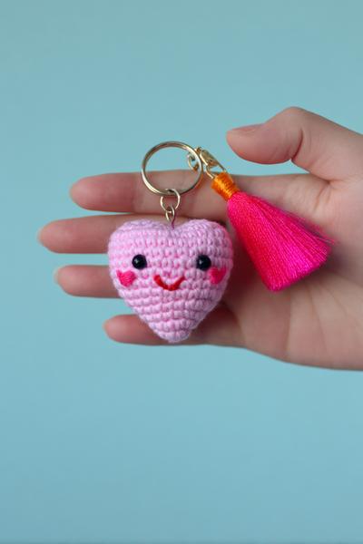 13. Erstes Herz-Amigurumi als Schlüsselanhänger for amigurumi free pattern beginner ideas