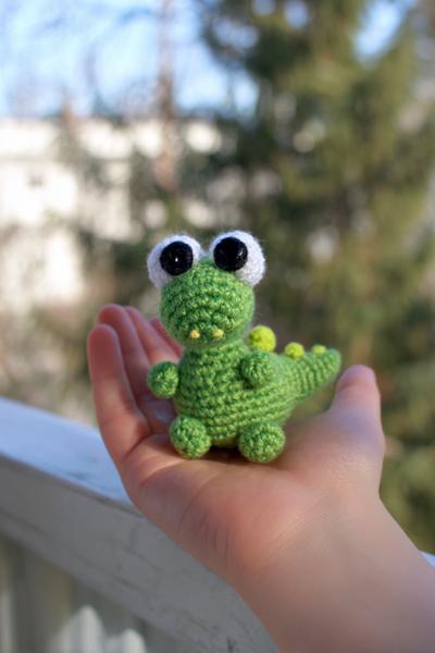 15. Mini-Dino mit großen Augen for amigurumi free pattern beginner ideas