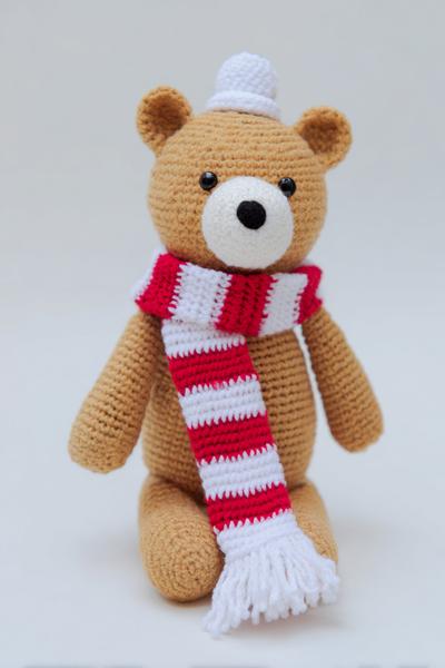 19. Winterbär mit Schal und Mütze for amigurumi free pattern bear ideas