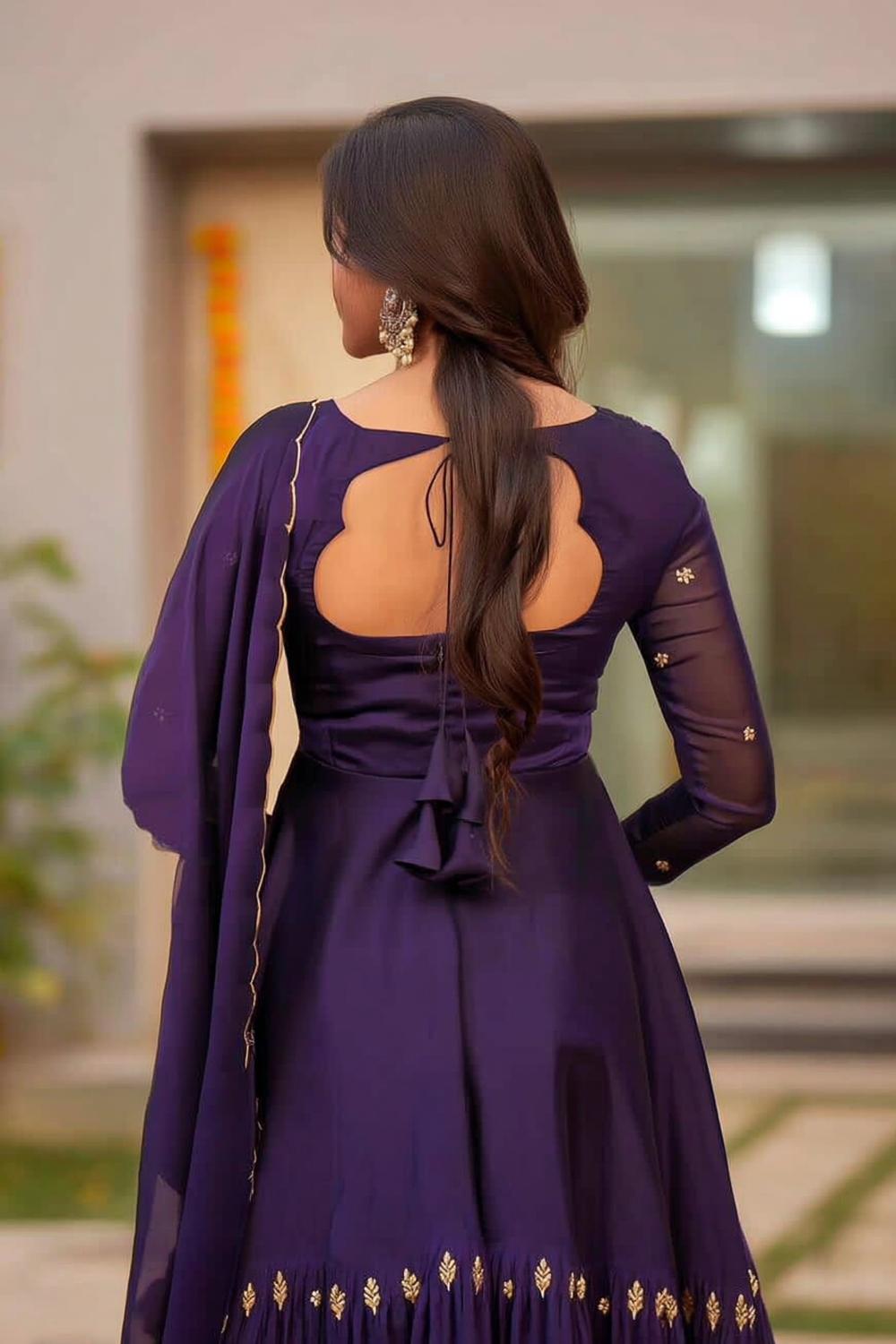 Lila Anarkali Rückenansicht