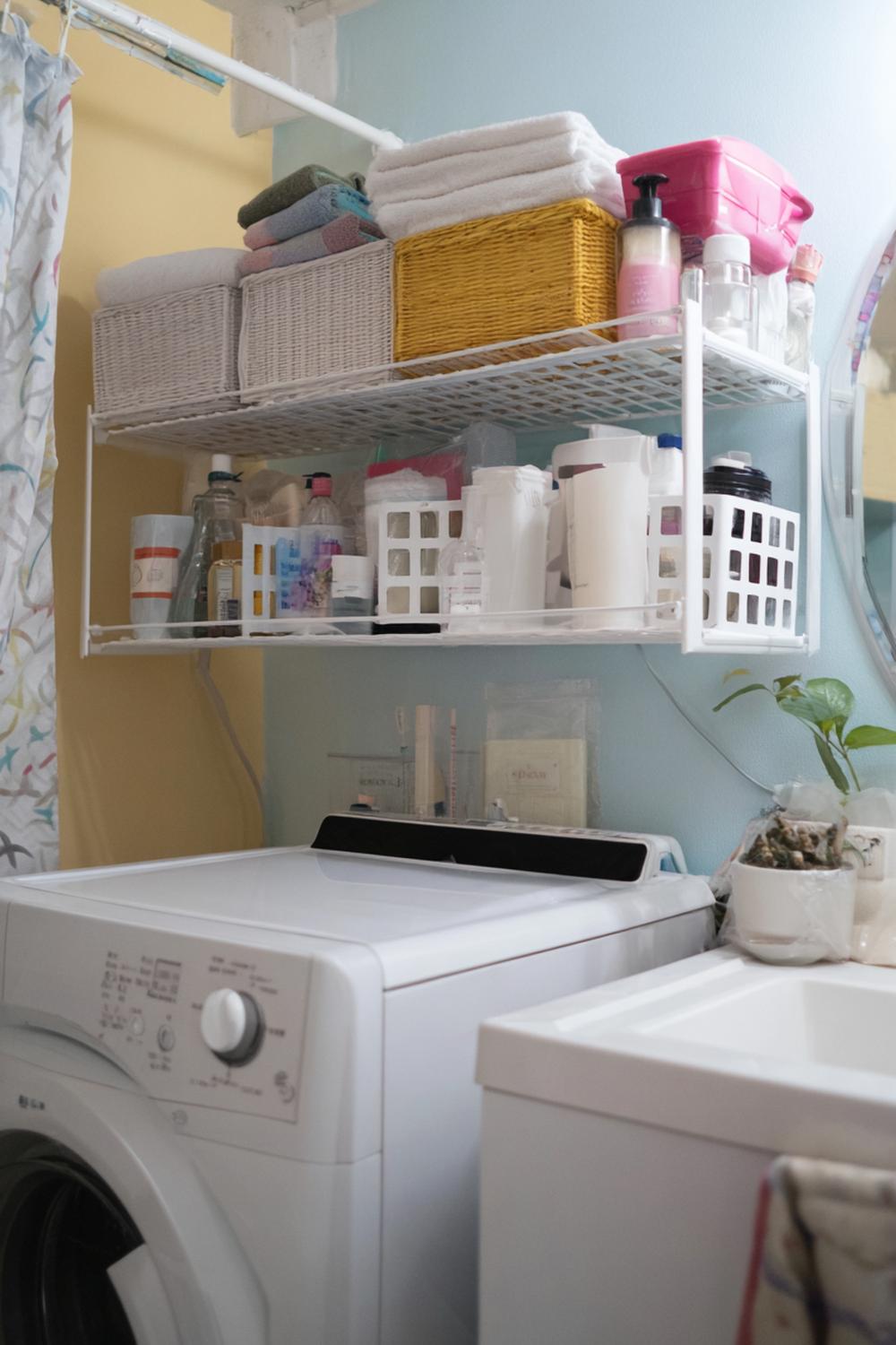 32. Badezimmer Organisation ohne Bohren mit Klebe-Regal über der Waschmaschine