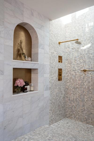 1. Sculptural Tile Niche mit indirektem Licht for bathroom remodel ideas for 2025 style ideas