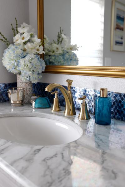 14. DIY-Optik mit Möbelfolie und Griffwechsel for bathroom remodel ideas on a budget ideas