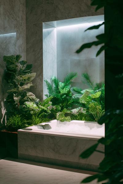 23. Biophiles Bad mit Pflanzenlicht und Naturtönen for bathroom remodel ideas 2025 ideas