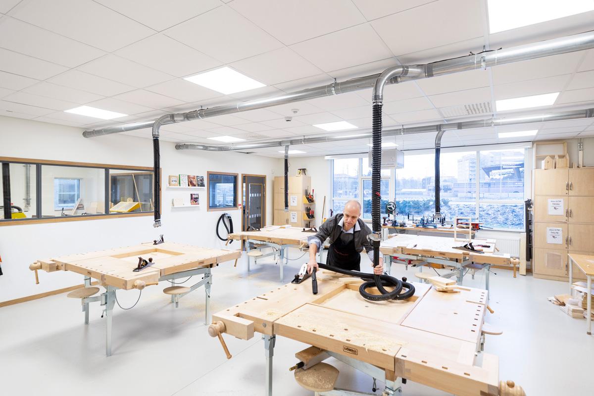 Werkstatt mit angenehmem Arbeitsplatz