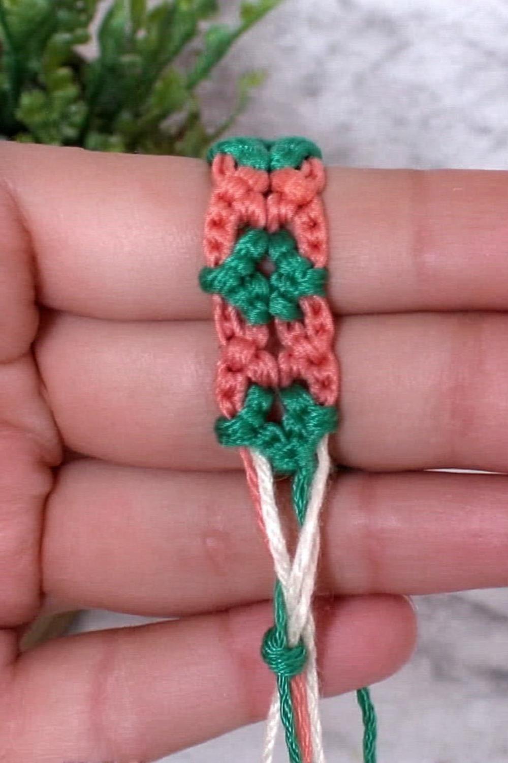 Einfaches Flechtarmband Grün Rosa