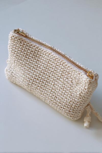 16. Minimalistische Pouch in crochet bag tutorials free mit Reißverschlusslaschen und feiner Textur