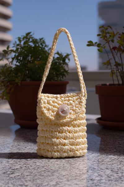 26. Schnelle Mini-Umhängetasche in crochet bag tutorials easy mit Häkelkordel und Zierknopf