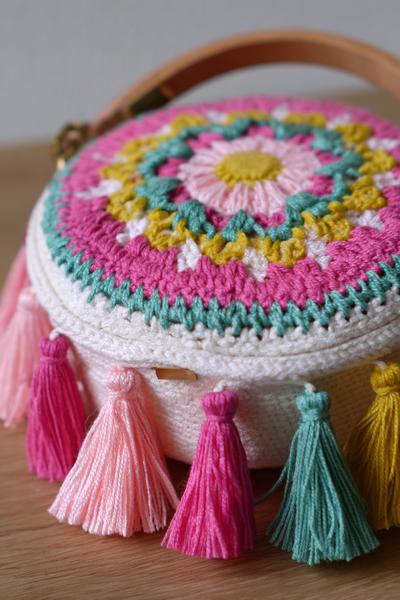 9. Runde Mandala-Tasche in crochet bag tutorials video how to make mit Holzring und Quasten