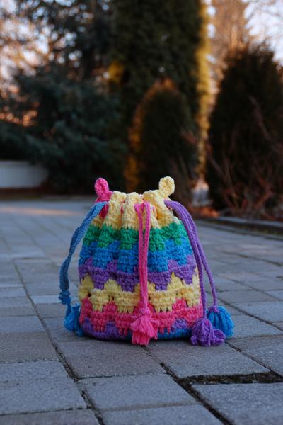 10. Bunte Tierchen-Beuteltasche als crochet bags for kids mit Kordelzug
