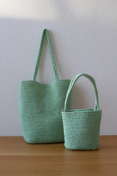 16. Duo-Set aus Mini- und Maxi-Tasche als crochet bags and purses in gleicher Textur