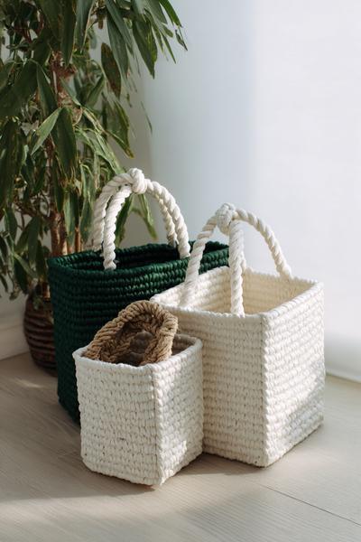 6. Korb-Tote mit dicken Kordeln als crochet bags ideas für klare Linien