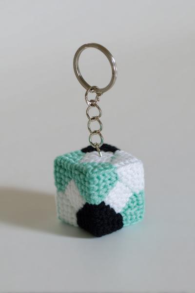13. Geometrischer Würfel als for crochet keychain ideas for men ideas