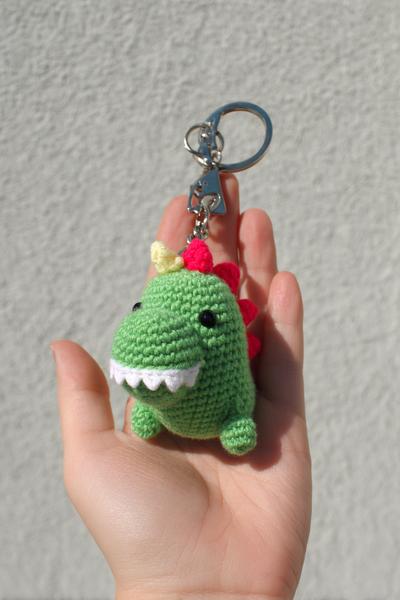 14. Dino-Kopf mit Stachelkamm als for crochet keychain ideas for boys ideas