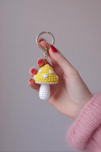 19. Mini-Pilz mit Tupfenkappe als for crochet keychain ideas simple cute easy ideas