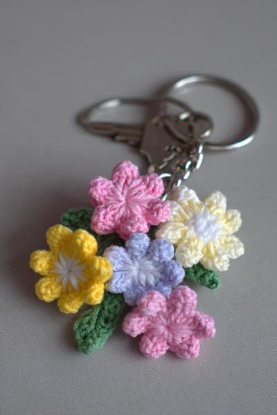 4. Blumen-Bouquet-Charms als for crochet keychain ideas gifts ideas