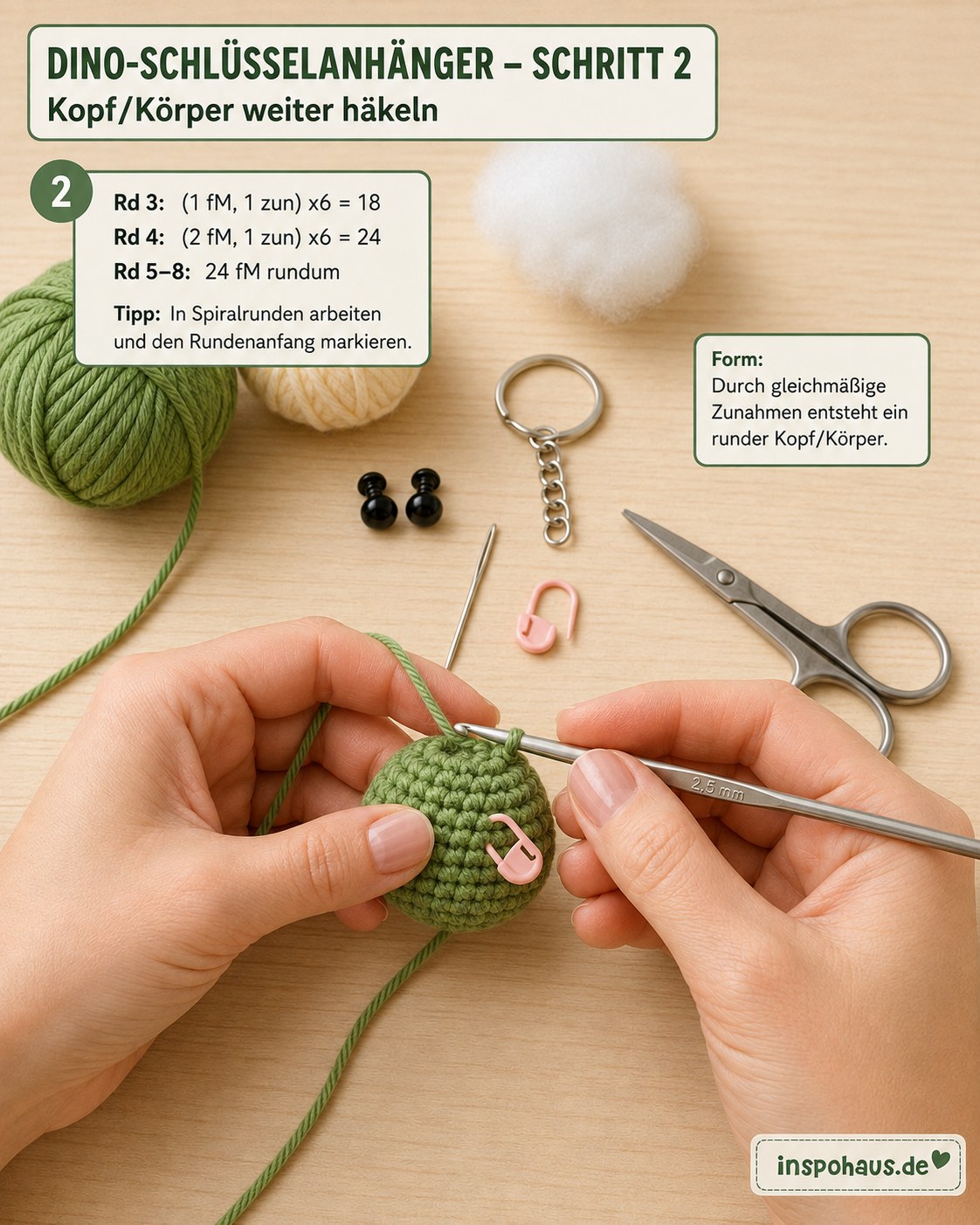 Häkelnadel formt Runde 3 und 4 beim Dino Amigurumi Schlüsselanhänger häkeln in Spiralrunden