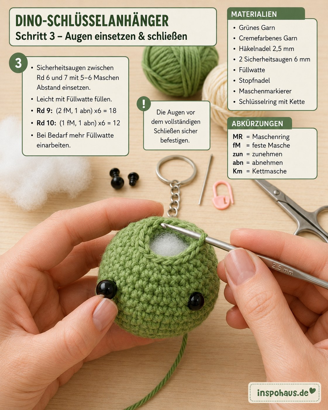 Sicherheitsaugen werden beim Dino Amigurumi Schlüsselanhänger häkeln in den grünen Kopf eingesetzt