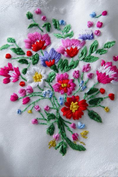 2. Manschetten-Bouquet in embroidery designs for blouses mit satiniertem Glanz und Mikro-Knotenpunkten