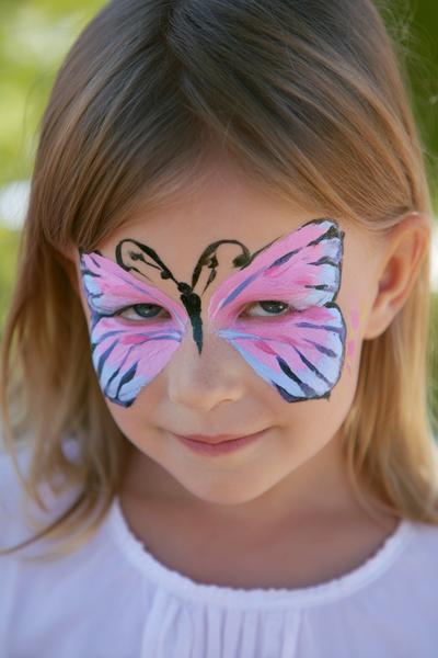 13. Pastell-Flügel auf den Wangen als for face painting ideas for kids butterfly ideas