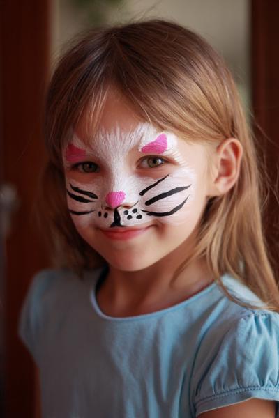 21. Schlafende Katze auf der Wange mit for face painting ideas for kids cat ideas