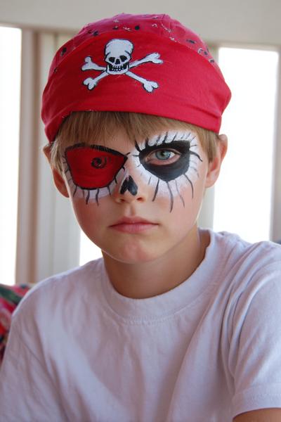 7. Piraten-Augenklappe und Narbe mit for face painting ideas for kids boys ideas