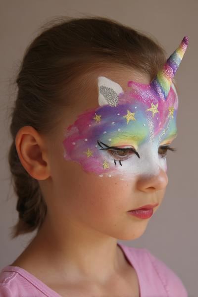 1. Regenbogen-Einhorn mit Glitzersternchen als for face painting ideas for kids ideas