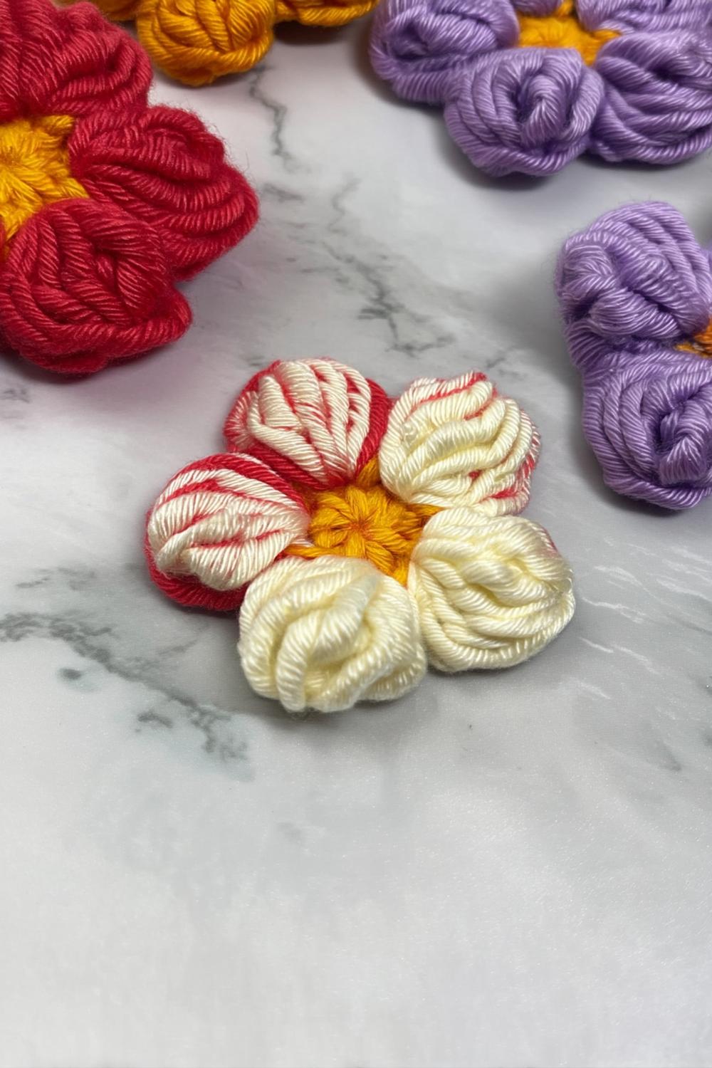 Bunte Häkelblumen