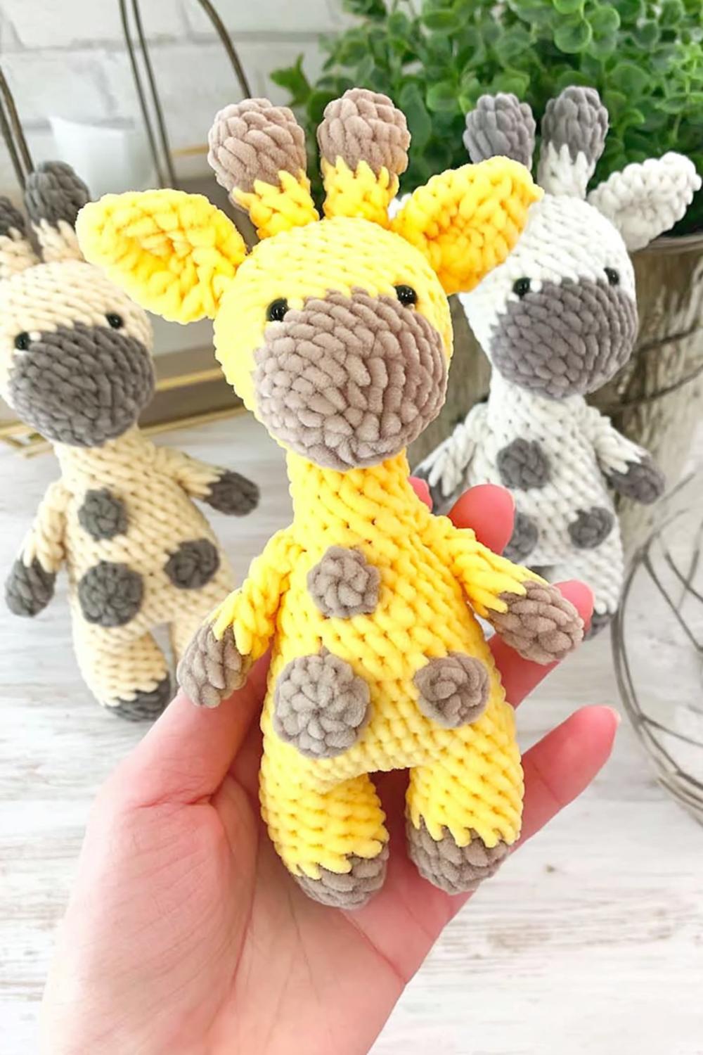 Niedliche Mini-Giraffen