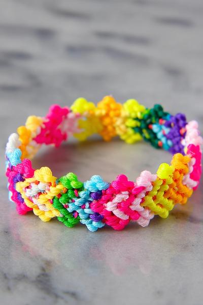 12. Zentraler Perlen-Solitär Auf Chevron-Basis for friendship bracelets patterns beads ideas