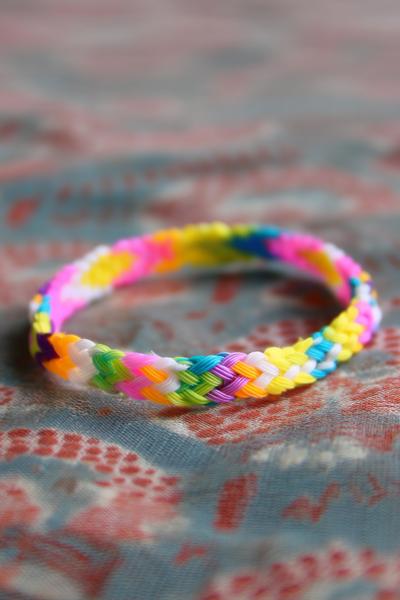 15. Einfacher Diagonal-Lauf Mit Kontrastkante for friendship bracelets patterns simple ideas