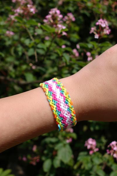 17. Schlichtes Farbblock-Armband Mit Satin-Finish for friendship bracelets patterns simple ideas