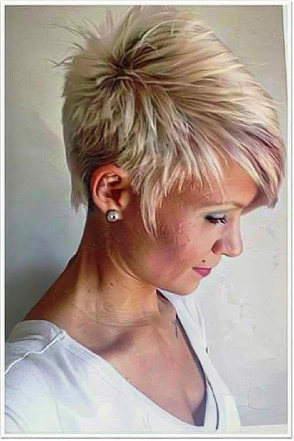 Blonde Hochsteckfrisur