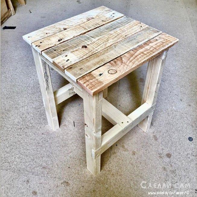 Hocker aus Restholz