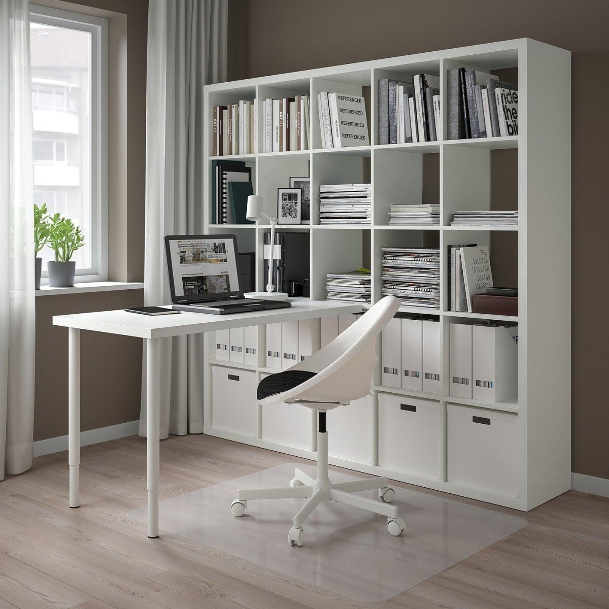 Kallax Arbeitsplatz mit Regal