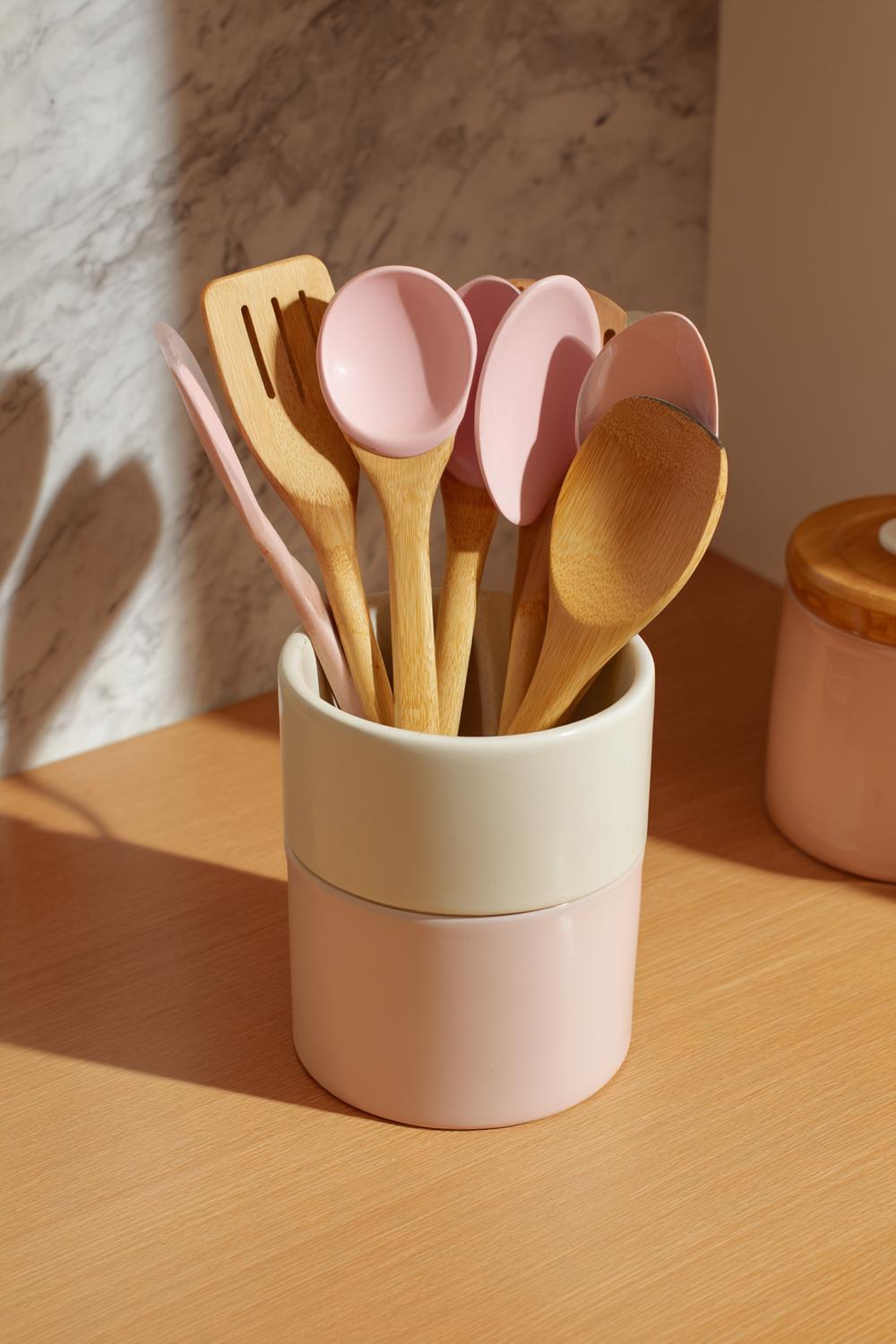 14. Kleine Küche Kochlöffel-Organisation im Keramiktopf
