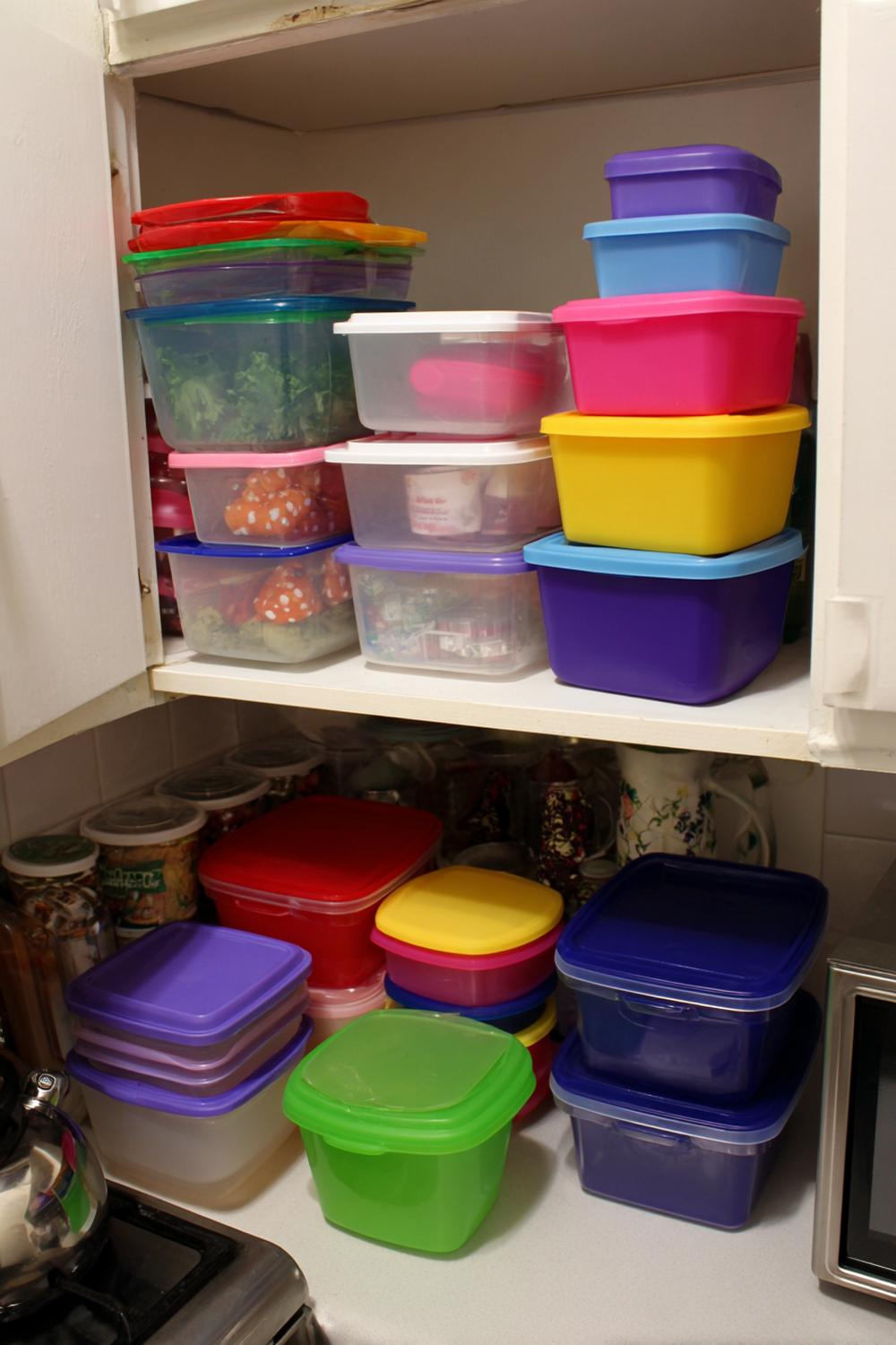 21. Kleine Küche Tupper-Organisation mit Deckeltrenner