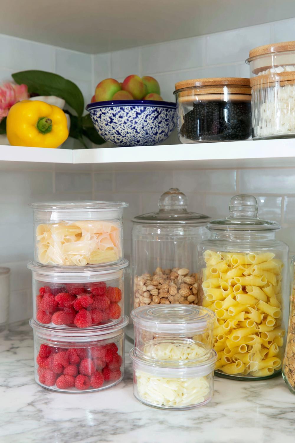 6. Kleine Küche Vorrats-Organisation mit stapelbaren Glasbehältern