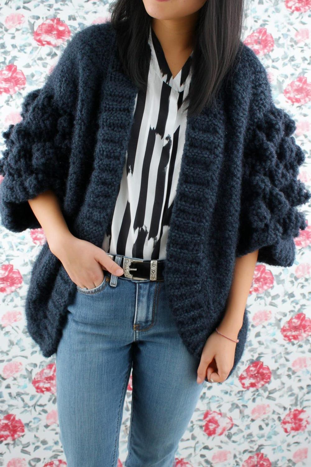 Dunkelblaue Strickjacke mit Struktur