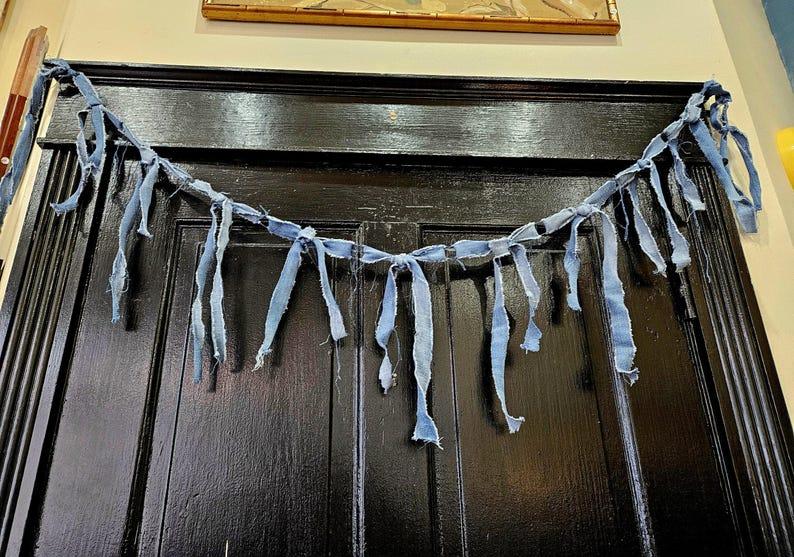 Jeans Girlande als Wanddeko
