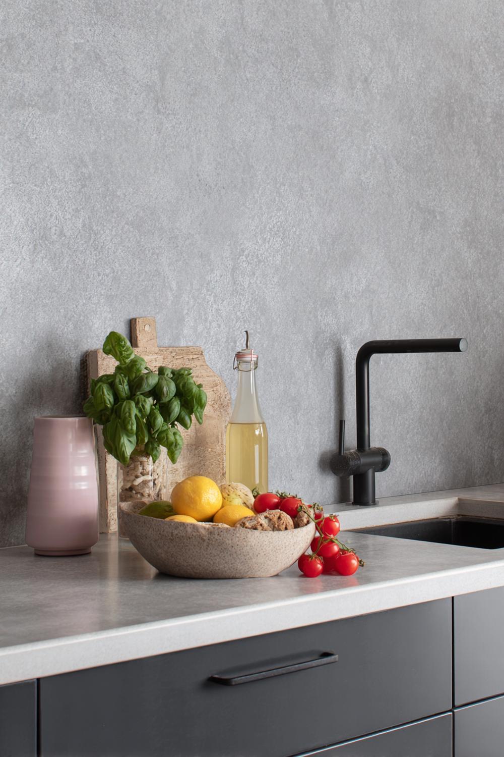 7. Küchenrückwand aus Betonoptik-Folie mit mattem Finish