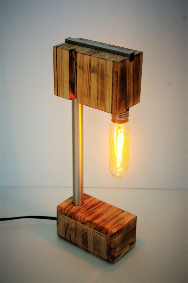 Lampe aus altem Holz