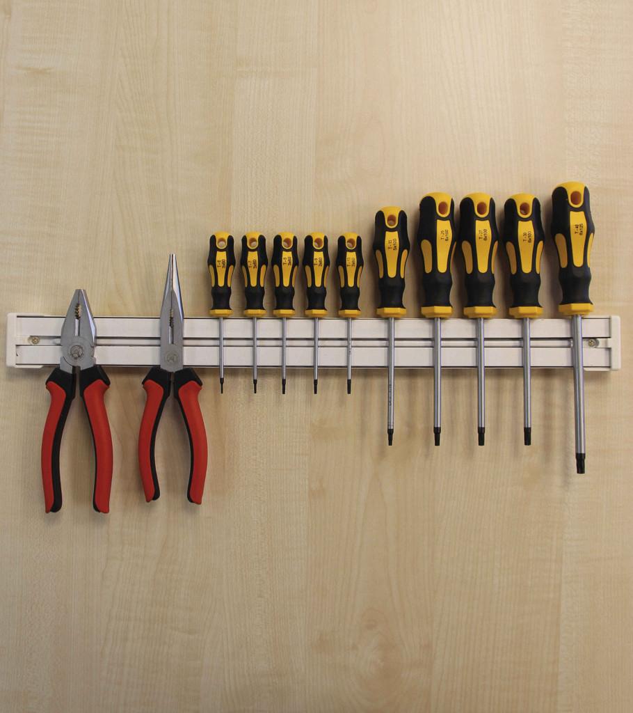 Magnetleiste mit Handwerkzeugen