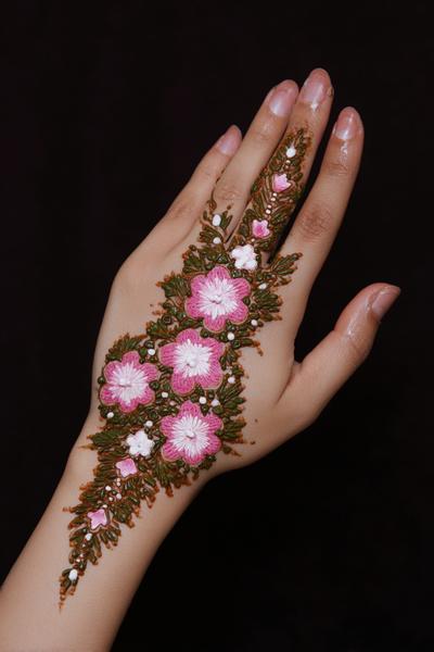 13. Drei-Blüten-Cluster mit klarer Mitte für for mehndi designs front hand easy ideas