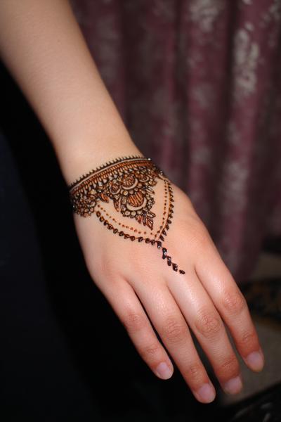 14. Schnelle Handgelenk-Bordüre mit Kettenpunkten als for mehndi designs front hand easy ideas