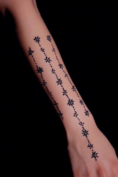 18. Punkt-zu-Punkt-Kette mit kleinen Sternblüten als for mehndi designs front hand simple easy ideas