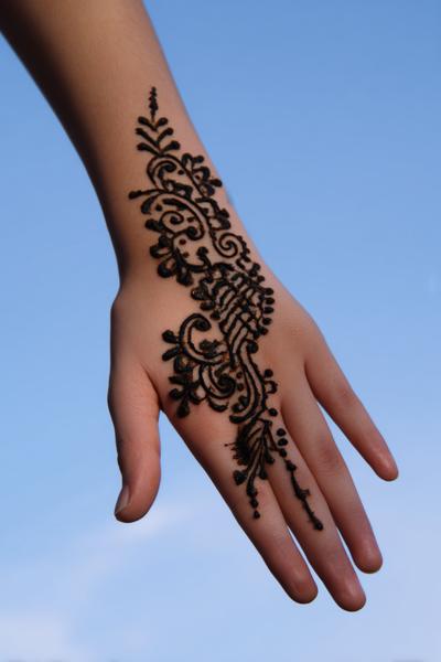 7. Arabische Rankenkomposition diagonal gesetzt als for mehndi designs front hand arabic ideas
