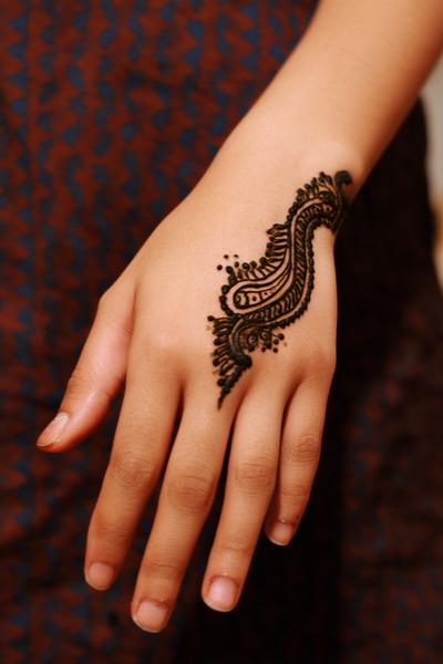 14. Asymmetrisches Paisley mit Doppelrahmen für for mehndi designs simple unique ideas